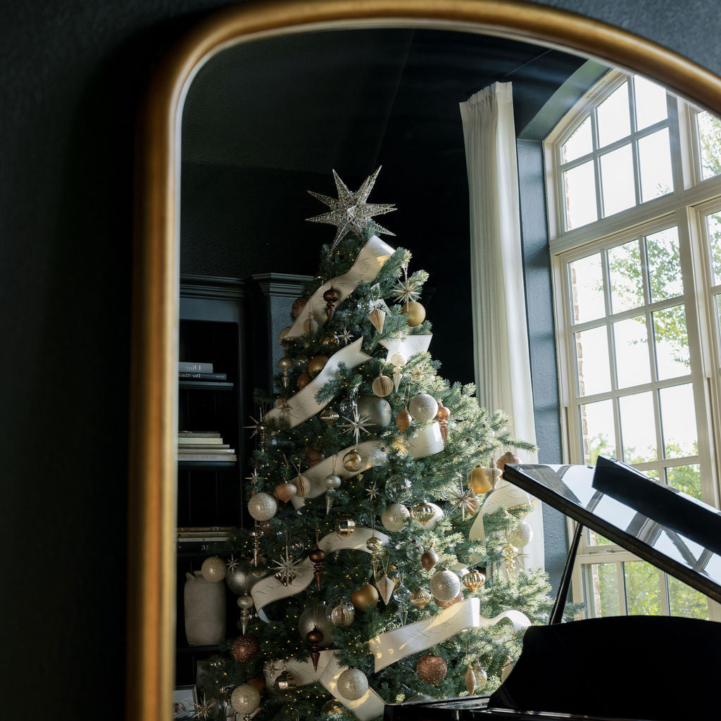 Beautiful tree with 4" Handblown Gold Etched Glass Ornament on an all gold, clear and silver tree