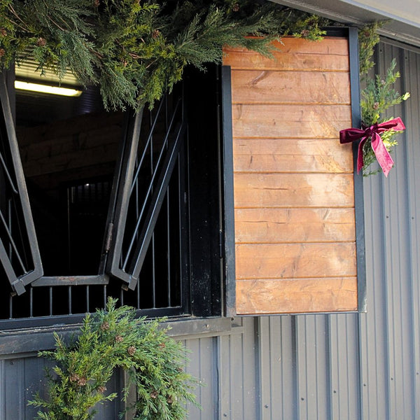 Elegant 28" Artificial Pine Wreath with Realistic Pinecones for Timeless Holiday Decor
